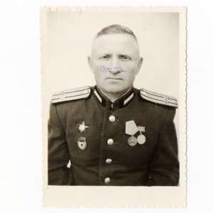 Photo of Lieutenant-Colonel in full dress uniform