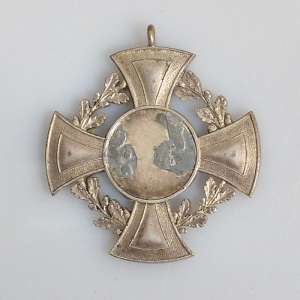 The basis of the cross for shooting