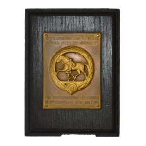 Award plaque "For the care of horses" in gold