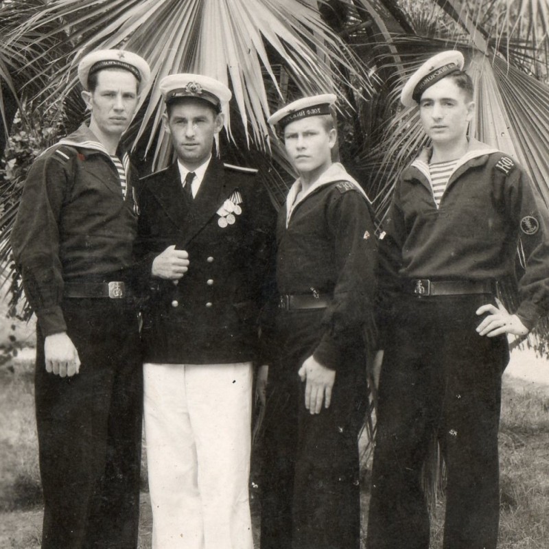 Photo of the sailor-radioman black sea fleet with friends