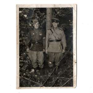 Photo of a red army soldier and an officer of the red army