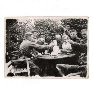 Photos officers ABT the red army at the holiday table