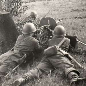 Photo machine-gun crew during the Soviet-Czechoslovak exercise