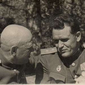 Photo generals of the red army on the conversation