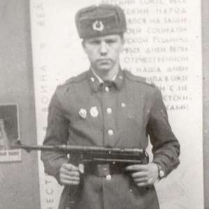 Photo of the Soviet soldier with a submachine gun MP-40