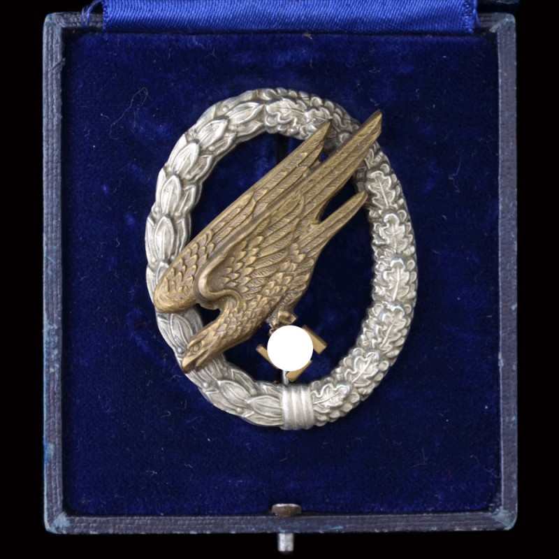 Sign parachutists of the Luftwaffe in original case