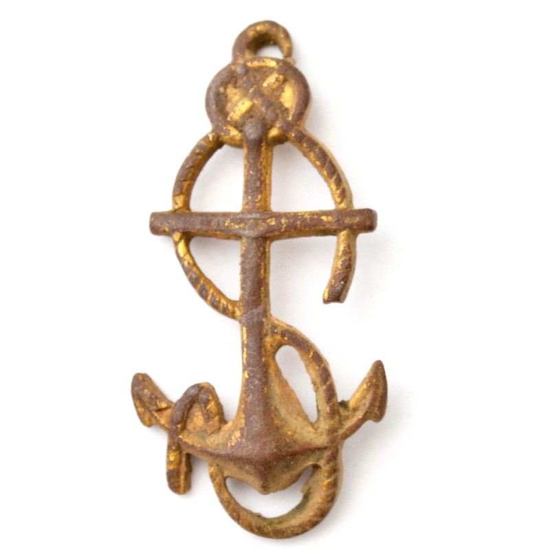 The anchor on the epaulettes for the pupils of the Marine corps. 