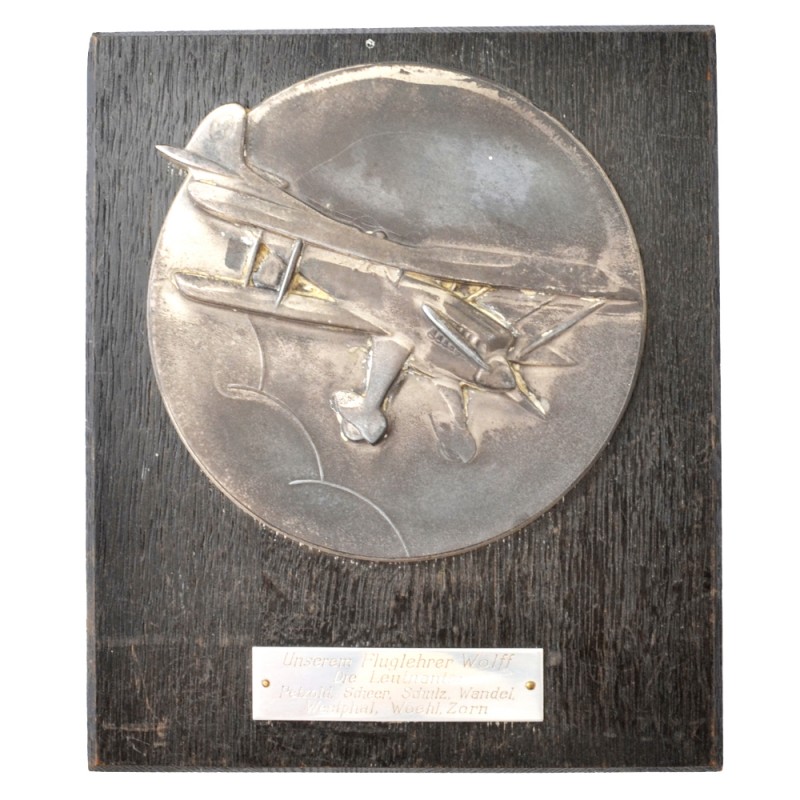 Plaque donation to the instructor of the Luftwaffe