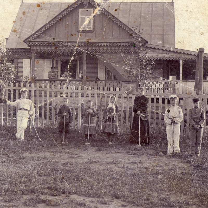 Photo cadet during vacations with Golf clubs croquet