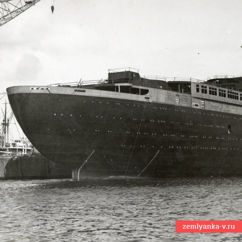Largeformat photo of the building of the German liner (Germany) buy