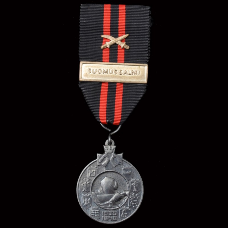 Medal Finnish war of 1939-1940, with strap "Suomussalmi" and swords.