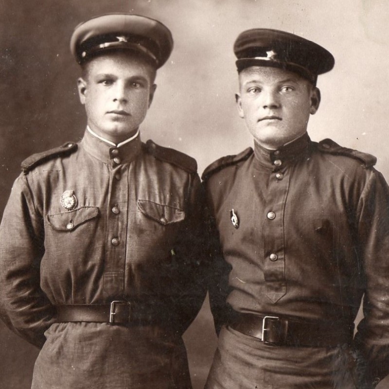 Photo privates of the red army with a "Guard" on the substrate