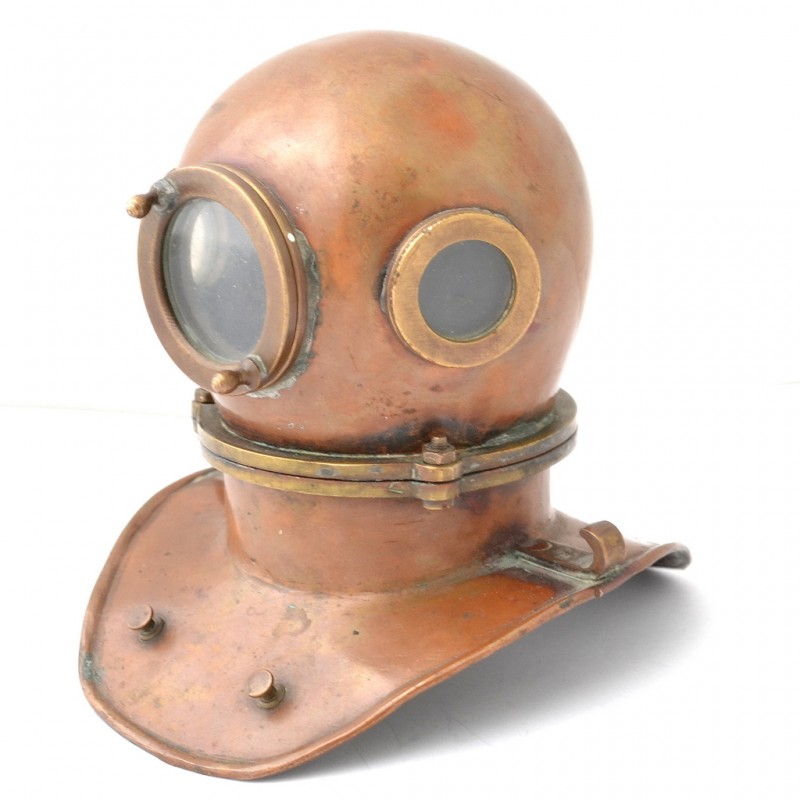 Table decoration in the form of a diving helmet
