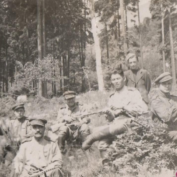 Photo Soviet soldier with PPSH and PPS at rest