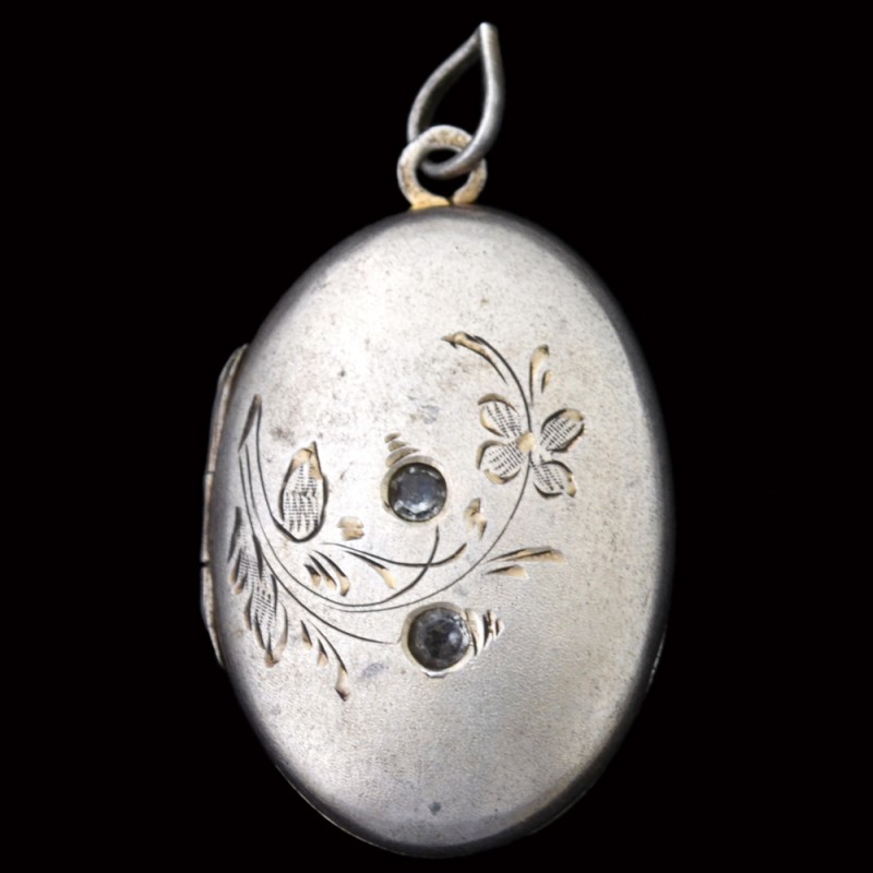 Silver pendant with inserts of transparent stones