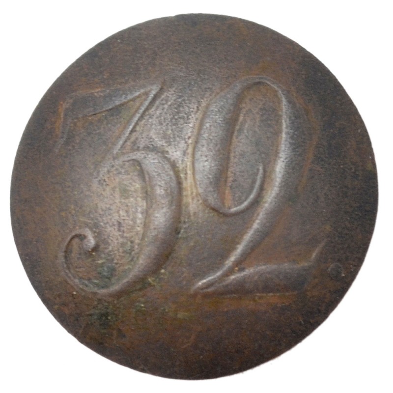 Button the lower ranks of the RIA with the number "32"