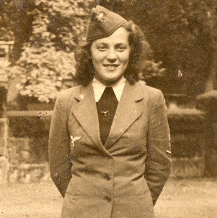 Photo of a woman from the civil staff of the Luftwaffe