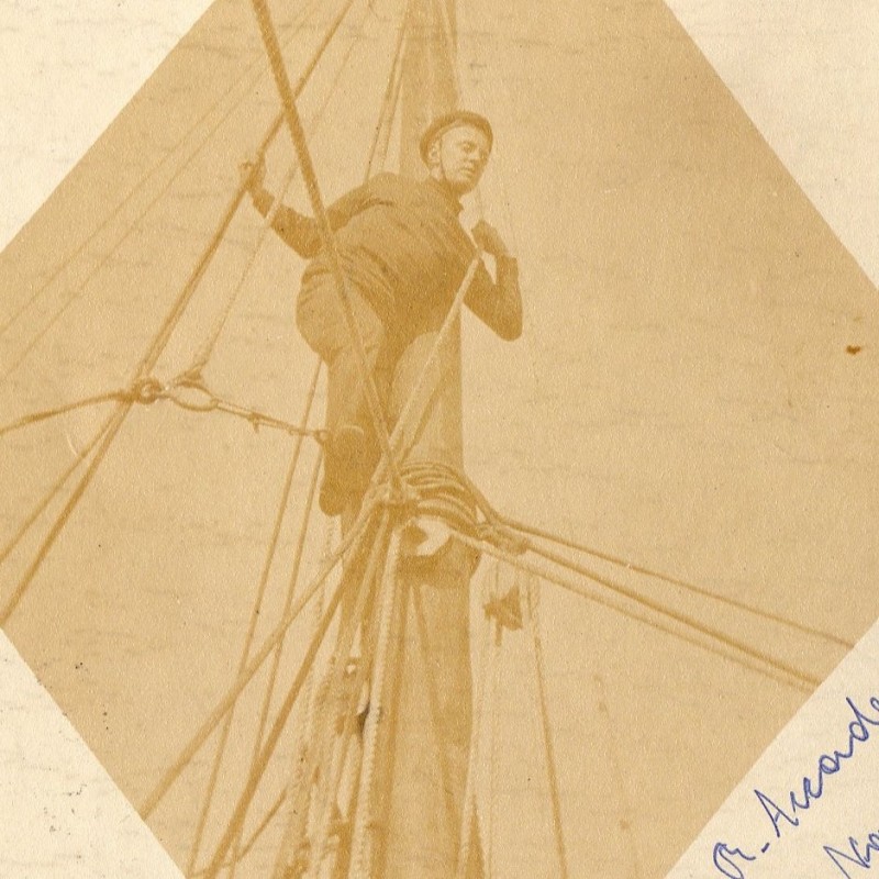 Photo Kaisermeile sailor on the mast of the ship, base of the Italian Navy, the port of La Spezia