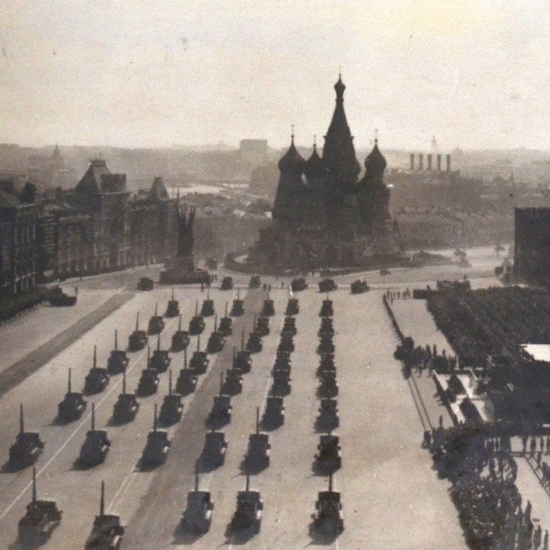 Photo of the formation of anti-aircraft calculations at the parade on Red Square in May 1939