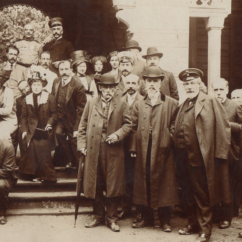 Group photo of officials and local intellectuals, 1910s