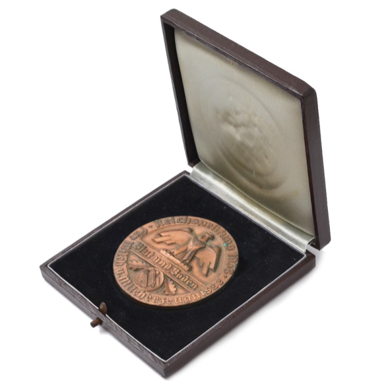 Large bronze medal of the exhibition "Blut und Boden" in 1938, in box