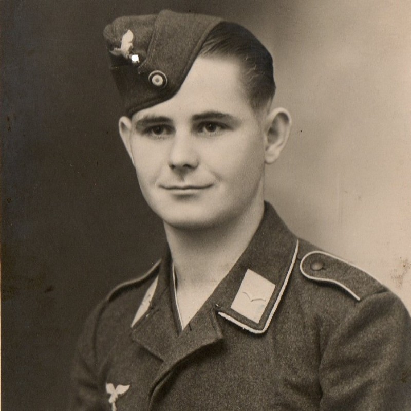 Portrait photo a crewman of the Luftwaffe