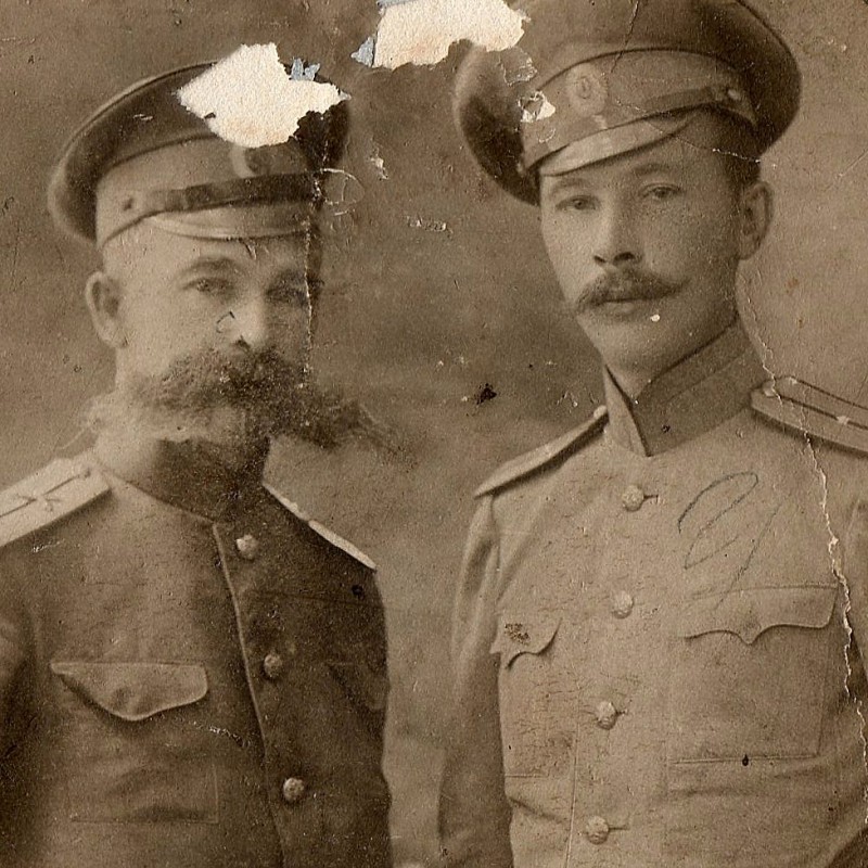 Photo of officers of artillery (?) RIA with his sword, Asian type