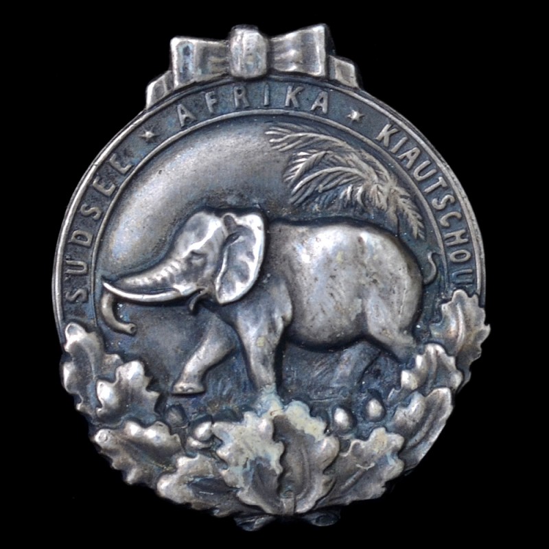 The honorable the colonial badge (elephant Order)