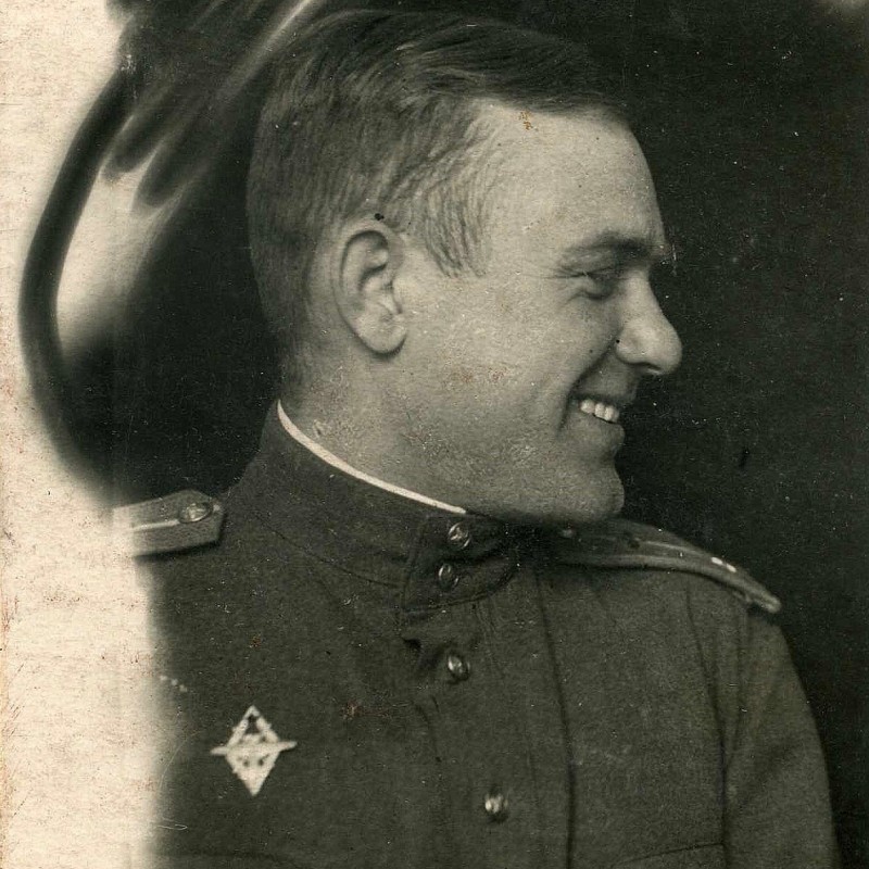 Photo ml. of Lieutenant with the sign of the pilot, graduated from the Academy of the red army air force 