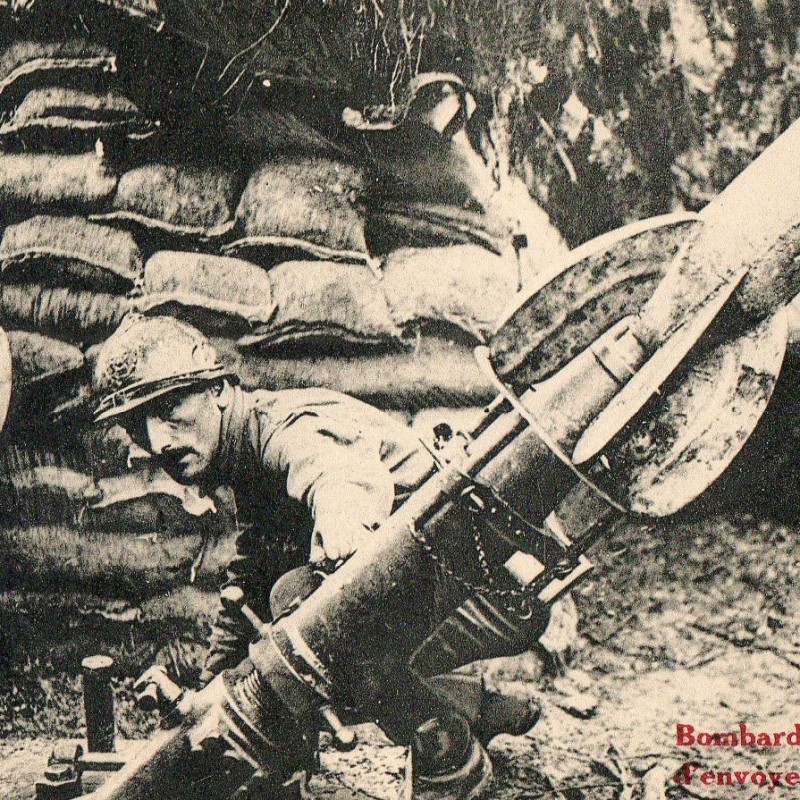 French postcard "Scorer with mortar in the trench"