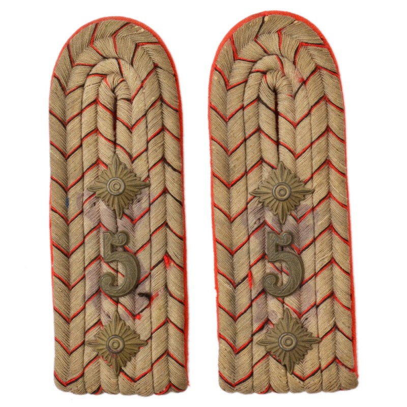 Shoulder of the captain of the Württemberg reserve infantry regiment No. 5 in the colors of the fieldgrau
