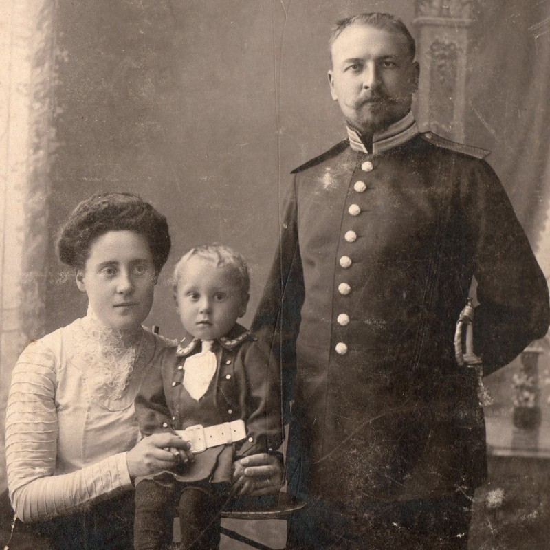 Photo of a Russian military official with his family