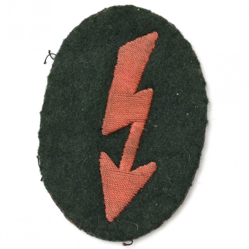 Armband patch on the Waffenrock of the signalman of the Wehrmacht tank units