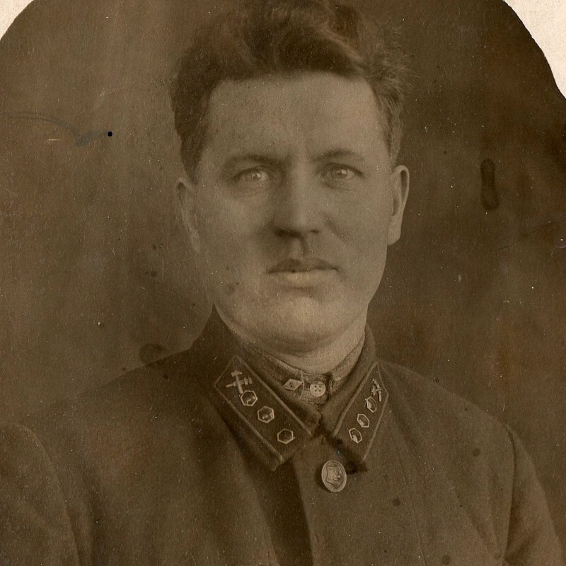 Photo of the head of the telegraph of the railway station of the NKPS in a closed jacket of the sample of 1932