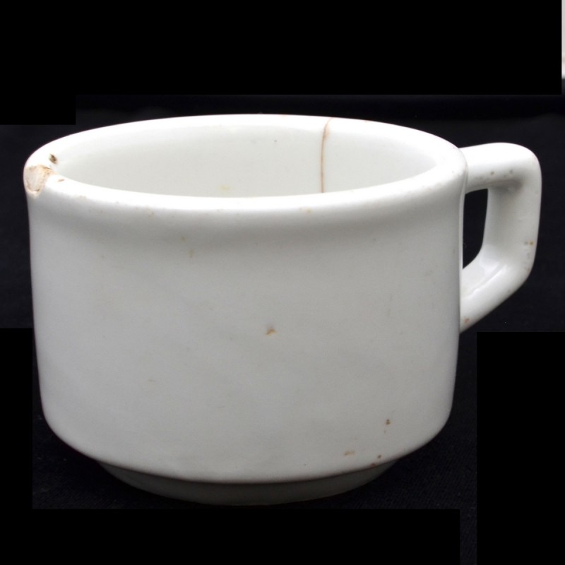 Tea mug with the brand of belonging to the Wehrmacht