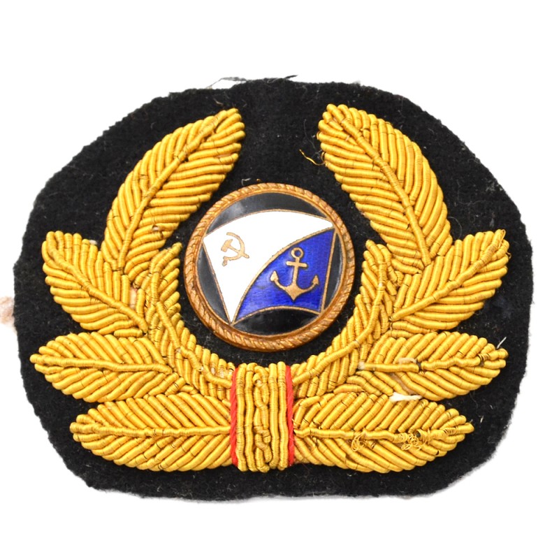 The Soviet yacht club badge of the 1947 model