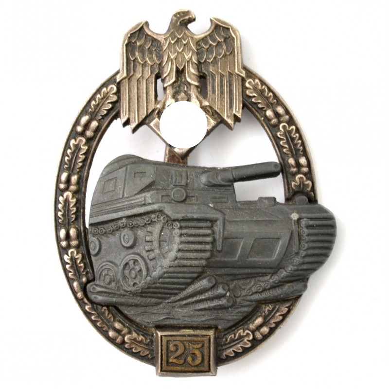 Badge for 25 tank attacks in silver
