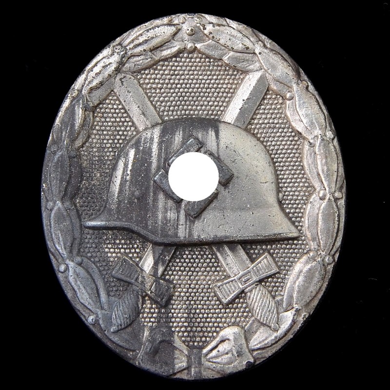 Badge for the wound of the 1939 model in silver, 26