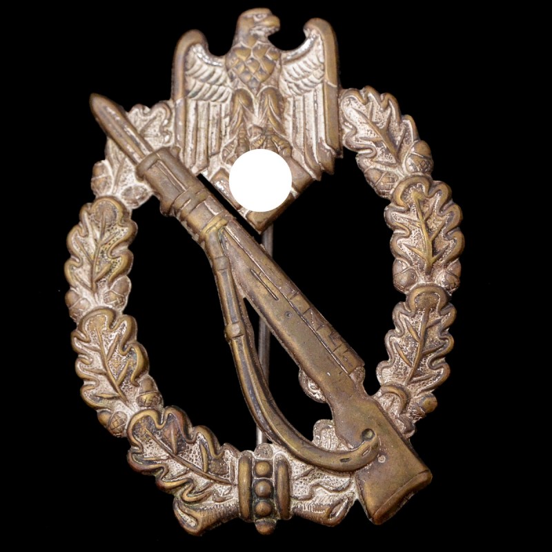 Infantry assault badge of the 1939 model, in silver