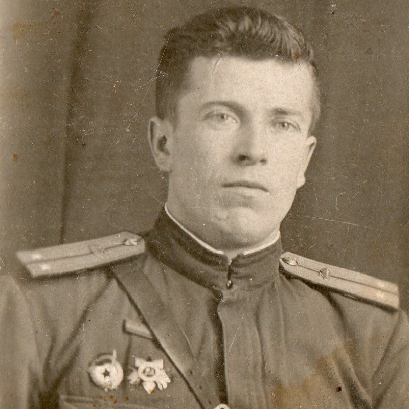Photo of the guard lieutenant of the ABTV of the Red Army on the document, 1944