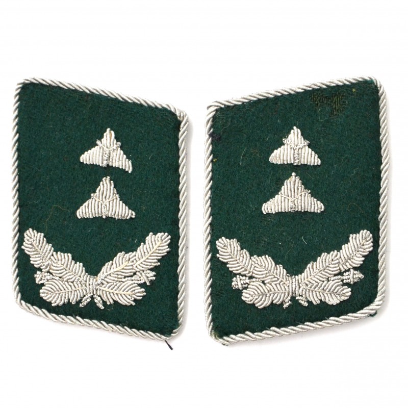 Buttonholes of a Luftwaffe military official with the rank of Oberleutnant