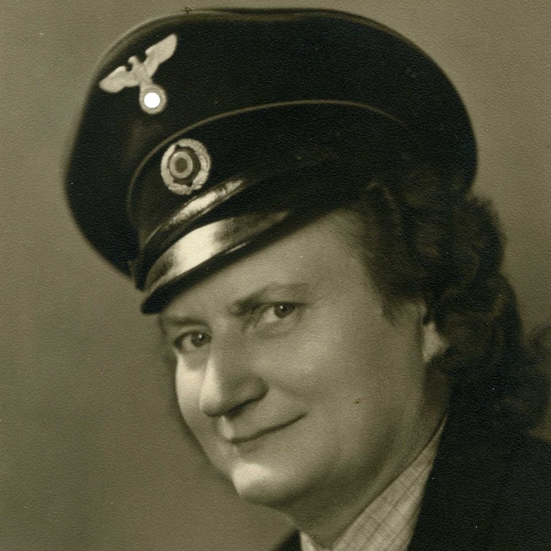 Photo of a Reichspost employee in a service cap