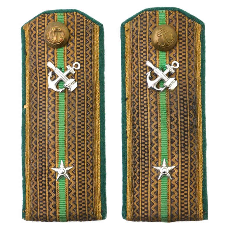 Shoulder straps of the engineer-junior lieutenant of the river fleet of the 1947 model