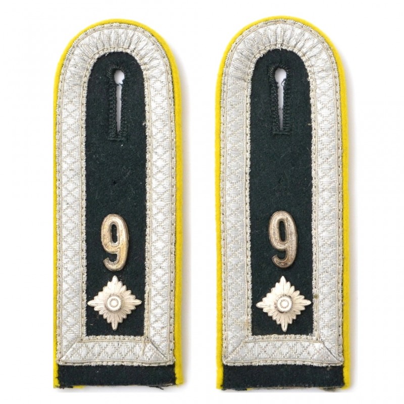 Shoulder straps of the chief Sergeant of the 9th Communications Battalion of the Wehrmacht