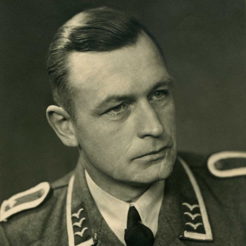 Photo of the Luftwaffe anti-aircraft Artillery sergeant with awards