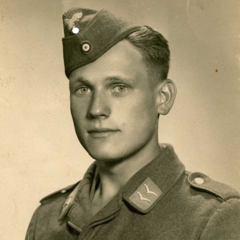 Photo of a Luftwaffe corporal with an Iron cross of the 2nd class of the 1939 model