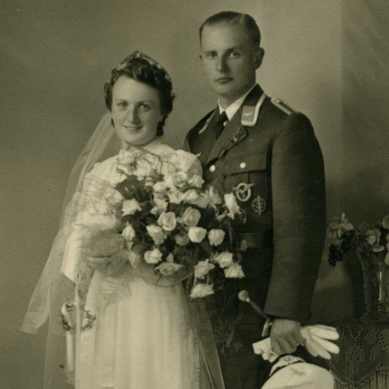 Wedding photo of a Luftwaffe non–commissioned officer pilot, with a 1935 cutlass