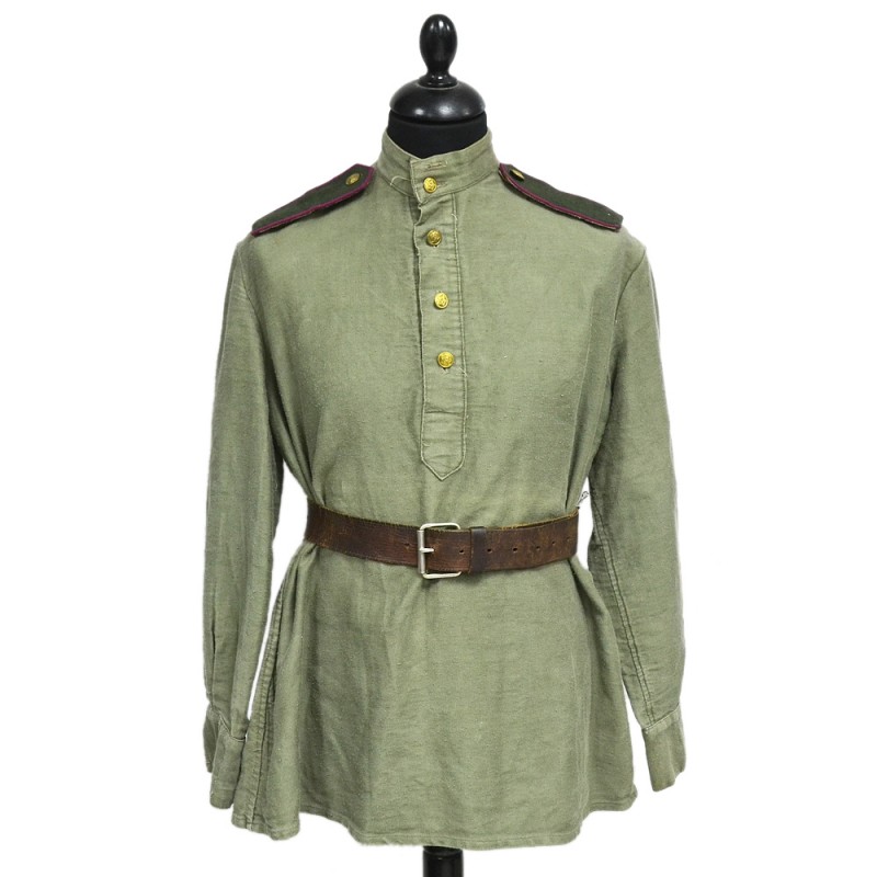 The tunic of the rank and file of the Red Army of the 1943 model, the so-called "bezkarmanka"