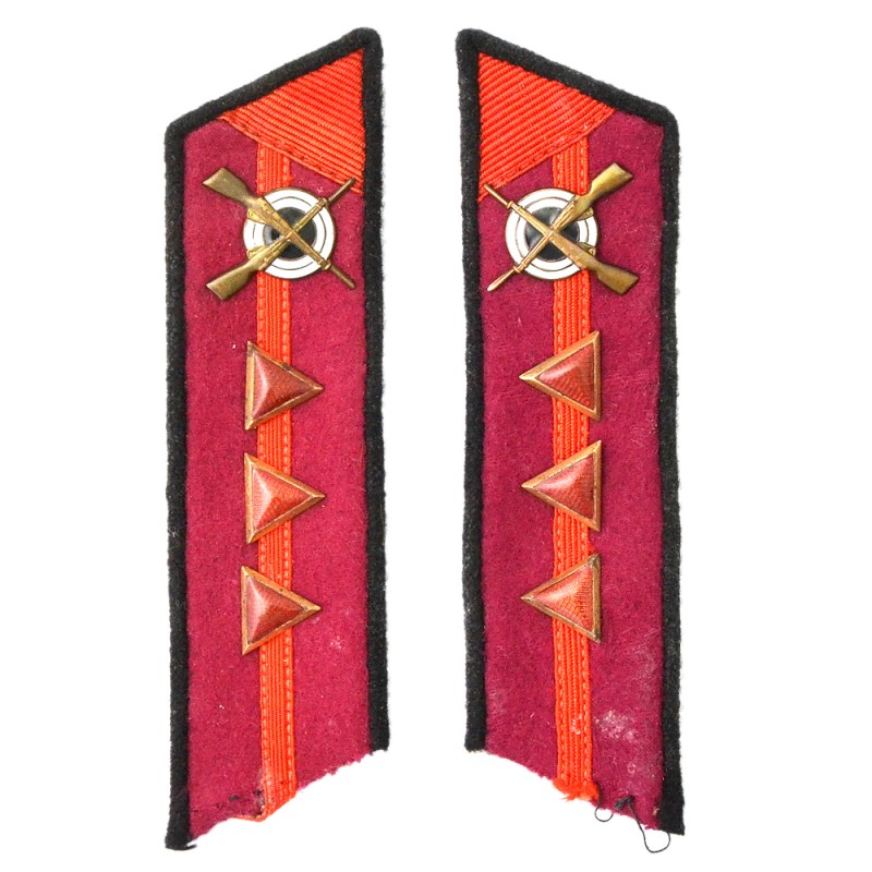 Buttonholes of the senior sergeant of the regimental special school of the Red Army infantry of the 1940 model