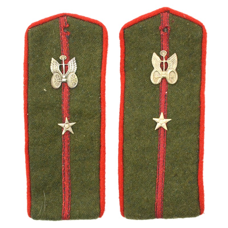 Shoulder straps of a junior lieutenant of the automobile units of the Red Army of the 1943 model